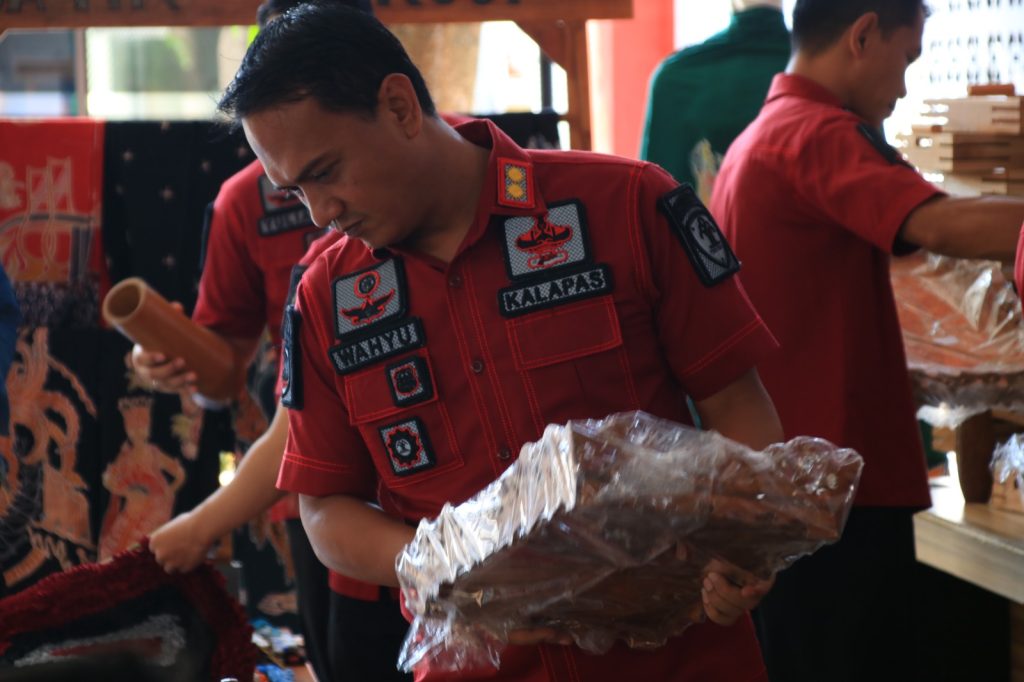 dukung-hasil-karya-warga-binaan-lapas-banyuwangi-melalui-kegiatan-one-day-one-prisons-product