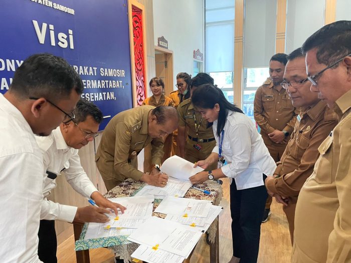 Wabup Samosir Teken Naskah Perjanjian Hibah dan Serah Terima Barang Milik Negara Kementerian PUPR