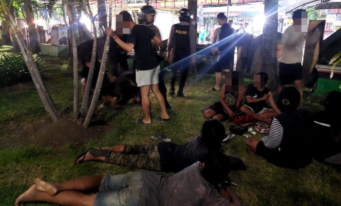 Operasi Pekat, Polres Situbondo Amankan 8 Remaja Pesta Miras di Alun – Alun