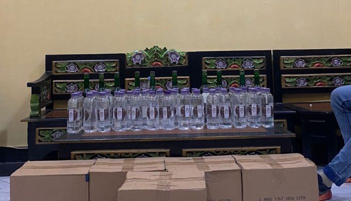 Polres Bondowoso Ungkap Peredaran Miras Oplosan, Ratusan Botol Arak Berhasil Diamankan