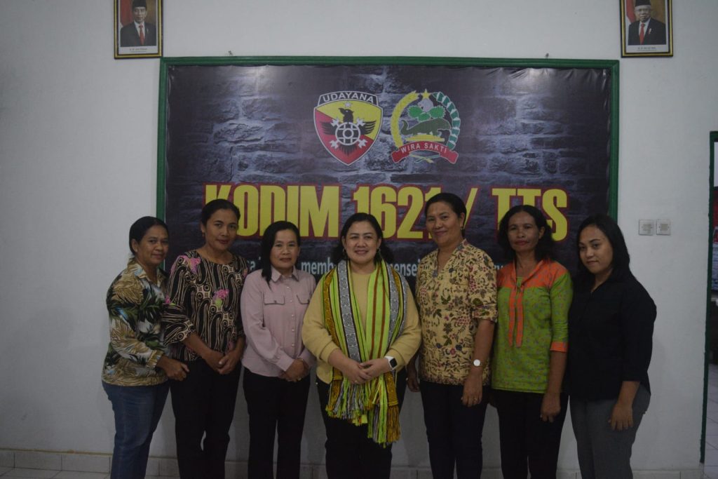 ny-gabriel-lema-ketua-persit-pd-xviii-kasuari-anjangsana-ke-makodim-1621-tts