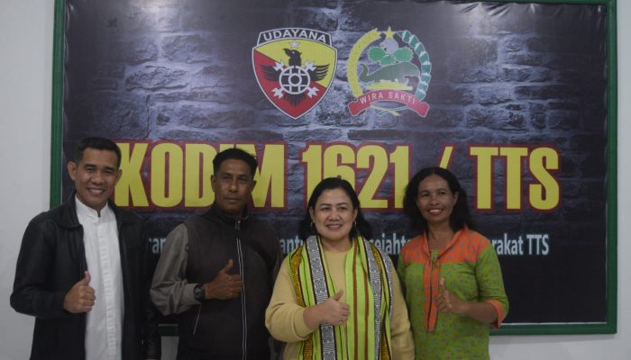 (Ny. Gabriel Lema) Ketua Persit PD XVIII/Kasuari, Anjangsana ke Makodim 1621/TTS