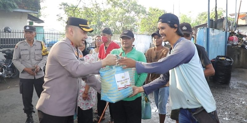 Polres Kediri Kota Patroli Kamtibmas di Bulan Ramadhan Sambil Berbagi Berkah