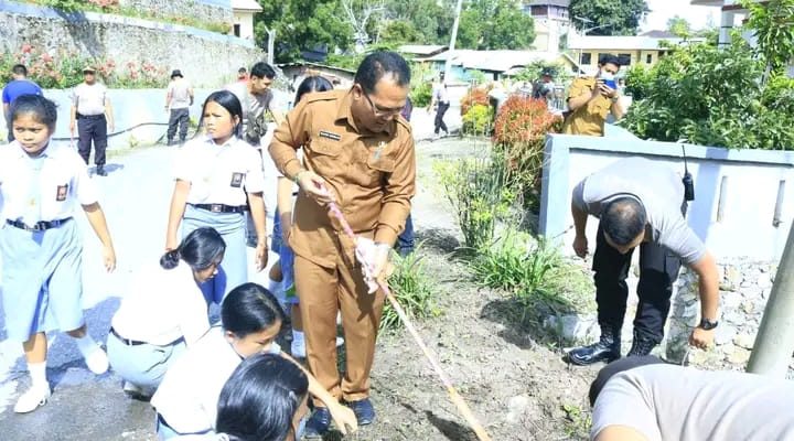 Dukung F1H2O, Pemkab Samosir Bersama Polri, TNI dan Pelajar Lakukan Kurve