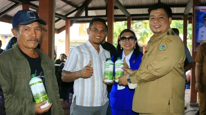 Masyarakat Desa Sitinjak Apresiasi Program Bunga Desa