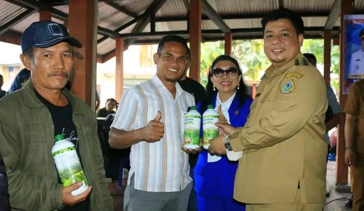 Masyarakat Desa Sitinjak Apresiasi Program Bunga Desa