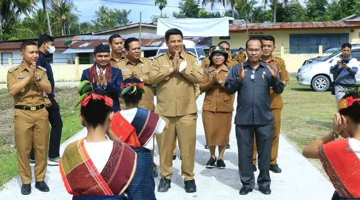 Masyarakat Desa Saornauli Hatoguan Mengapresiasi Program Bunga Desa
