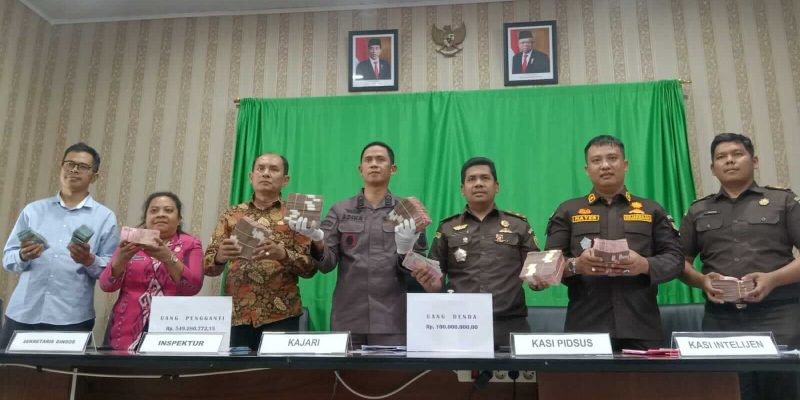Kejari Samosir Menerima Uang Pengganti dan Denda Kerugian Negara dari Terdakwa Kasus Tindak Pidana Korupsi Simadu