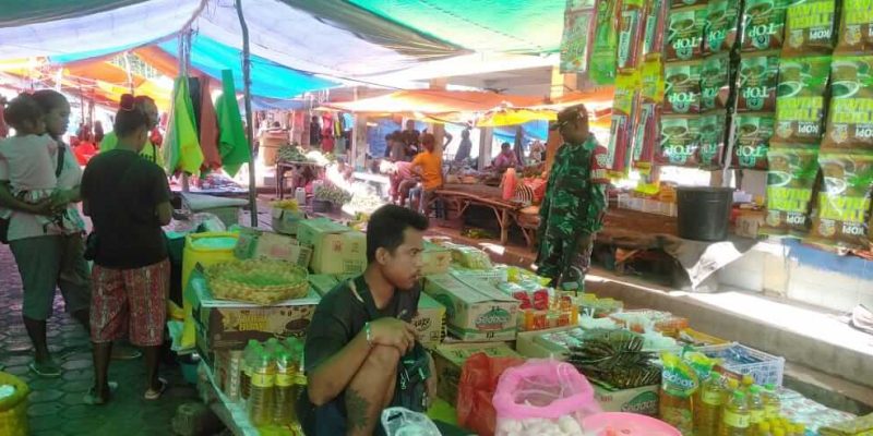 Babinsa Koramil 02/Abanteng Pantau Kondisi Pasar Inpres Niki-Niki