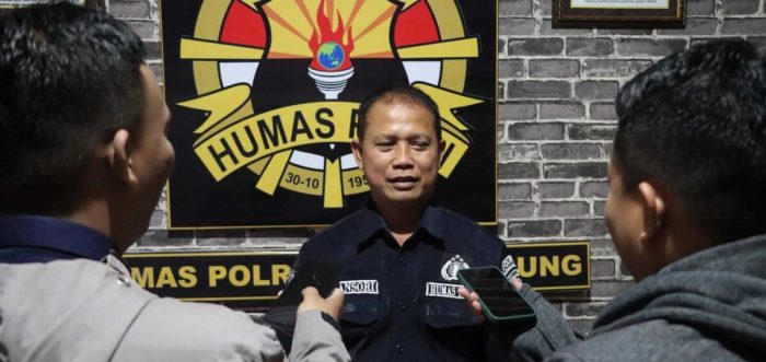 Jelang Ramadhan, Polres Tulungagung Amankan Pengedar Miras dan Sita Ratusan Botol Arak