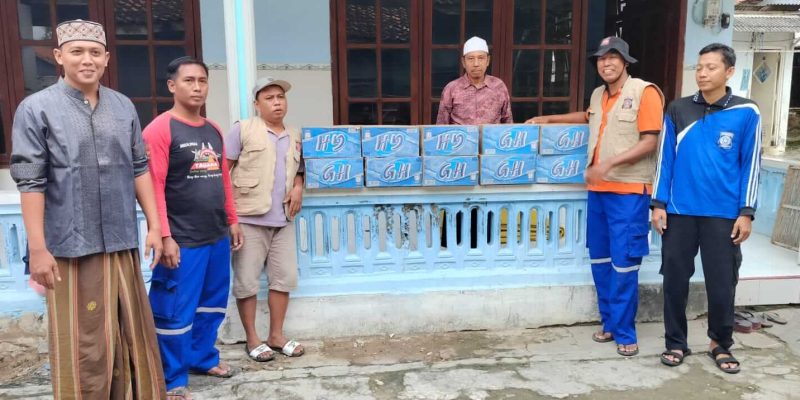 Di Bulan Ramadhan,Tagana Kabupaten Sampang Salurkan Bantuan Air Mineral Ke Masjid Dan Musholla