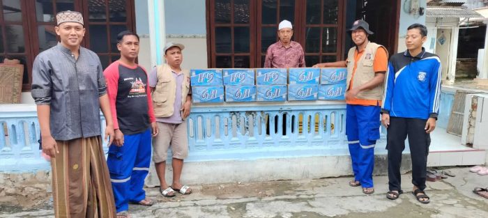 Di Bulan Ramadhan,Tagana Kabupaten Sampang Salurkan Bantuan Air Mineral Ke Masjid Dan Musholla