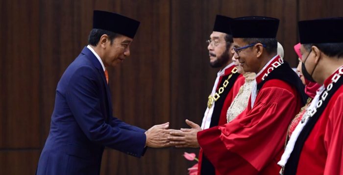 Presiden Jokowi Saksikan Pengambilan Sumpah Ketua dan Wakil Ketua MK 2023-2028