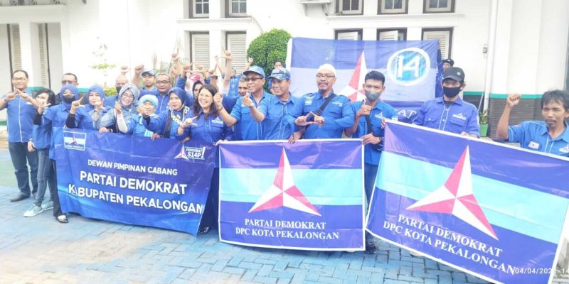 DPC Partai Demokrat Kota Pekalongan Beserta Kepengurusan Serahkan Berkas PK Ke PN Kota Pekalongan
