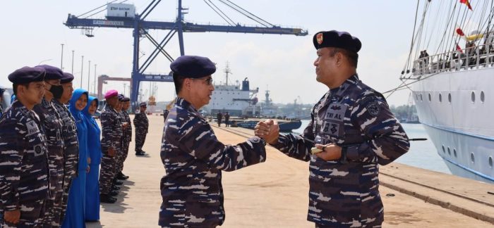 Danlantamal IV Melepas KRI Bima Suci Yang Akan Melanjutkan Pelayaraan Menjadi Duta Bangsa