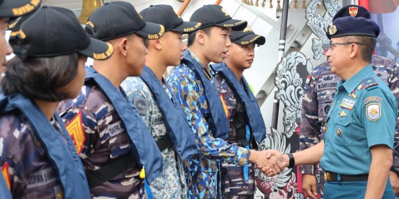 Danlantamal IV Mengajak Pelajaran & Masyarakat Batam Berkunjung dan Mengenal Lebih Dekat KRI Bima Suci
