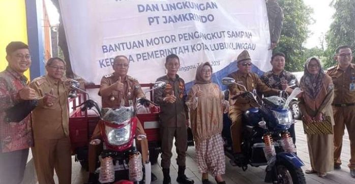 Pemkot Lubuklinggau Terima Bantuan Dua Unit Motor Pengangkut Sampah dari Jamkrindo