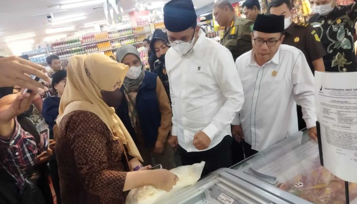 Jelang Lebaran 2023, Gus Muhdlor Sidak Mamin Di Sejumlah Swalayan
