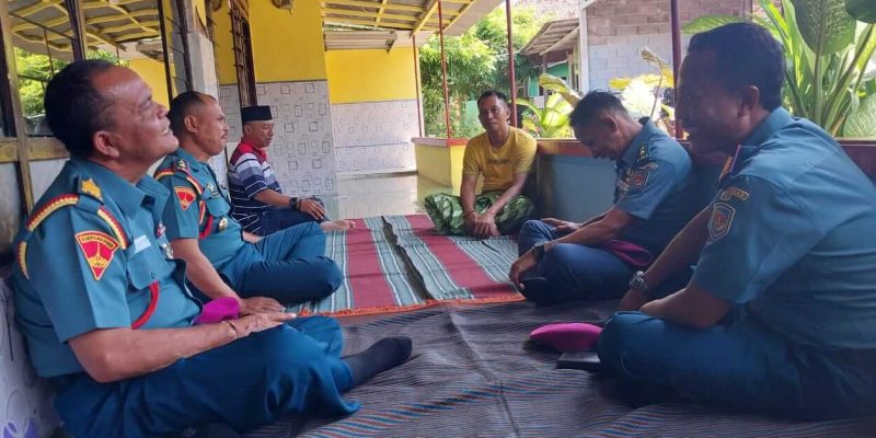 Danpuslatpurmar -5 Baluran Takziah Ke Rumah Duka Anggotanya Yang Meninggal Dunia