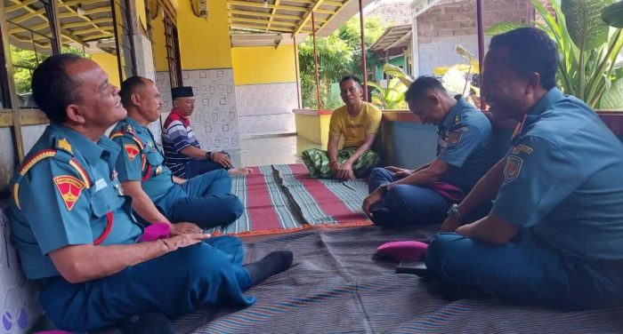 Danpuslatpurmar -5 Baluran Takziah Ke Rumah Duka Anggotanya Yang Meninggal Dunia