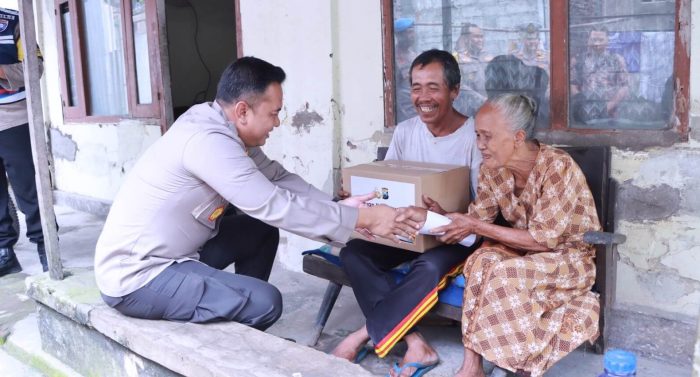 Polres Kediri Berbagi, Warga Ngadiluwih Bersenang Hati