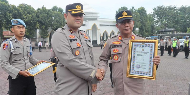 Berkah Ramadhan, Kapolres Pasuruan Berikan Reward Kepada PNPP Polres Pasuruan