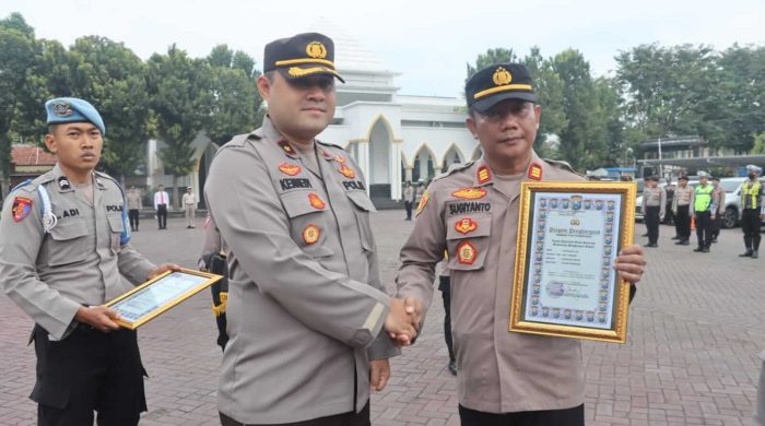 Berkah Ramadhan, Kapolres Pasuruan Berikan Reward Kepada PNPP Polres Pasuruan