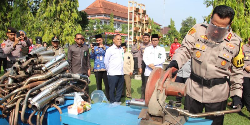 Ribuan Miras dan Ratusan Knalpot Brong di Musnahkan Polres Pekalongan   