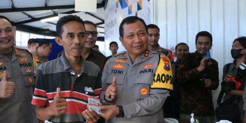 Kapolda Jatim Membuka Secara Resmi Gerai Layanan SIM dan SKCK