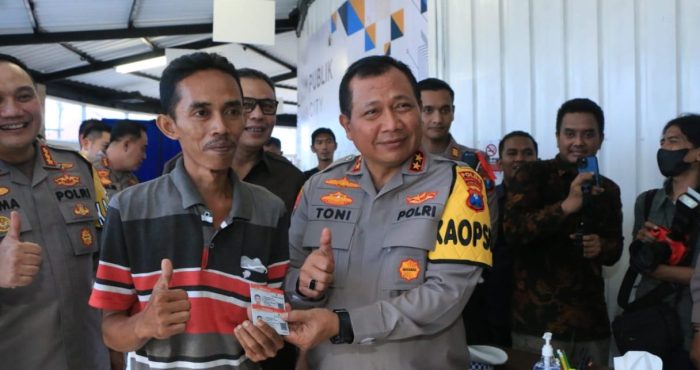 Kapolda Jatim Membuka Secara Resmi Gerai Layanan SIM dan SKCK