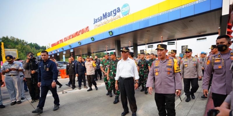 Tinjau Mudik di Jateng, Kapolri Instruksikan Mantapkan Sosialisasi Rekayasa Lalin dan Pengaturan Rest Area