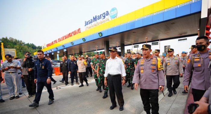 Tinjau Mudik di Jateng, Kapolri Instruksikan Mantapkan Sosialisasi Rekayasa Lalin dan Pengaturan Rest Area