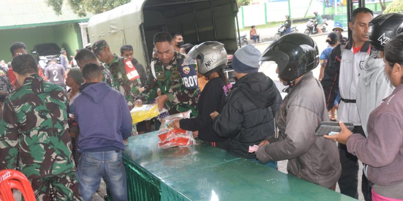 Bazar Ramadhan 1444 H, Warga Antusias Datangi Makodim 1621/TTS
