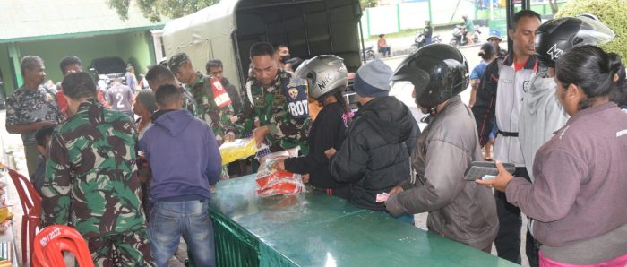 Bazar Ramadhan 1444 H, Warga Antusias Datangi Makodim 1621/TTS