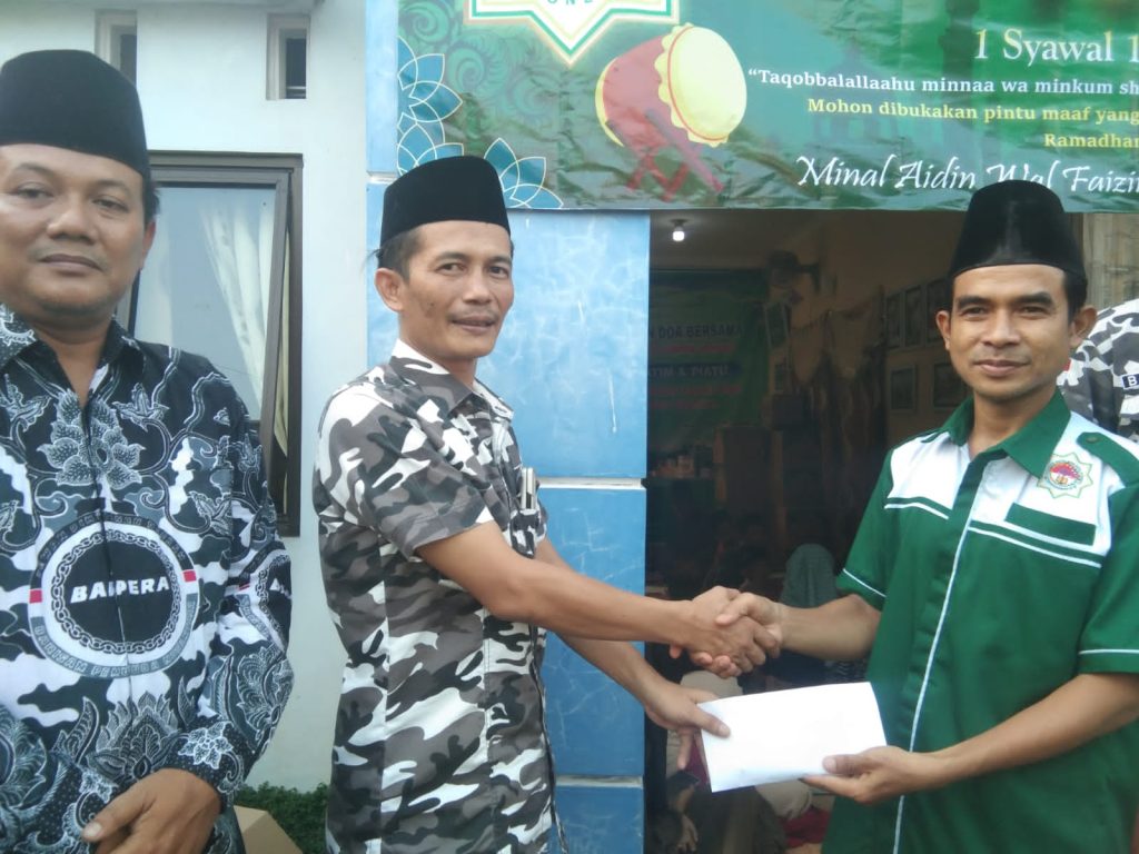 PENYALURAN BANTUAN DARI KETUA UMUM BAPERA PUSAT DIWAKILI DPD BAPERA KAB. DEMAK DI YAYASAN INSAN AKHLAKUL KARIMAH INDONESIA