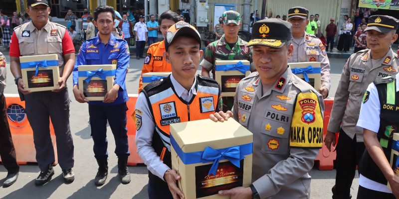 Wakapolda Jatim Cek Pospam dan Posyan Polres Pasuruan Kota, Beri Motivasi Kepada Personel