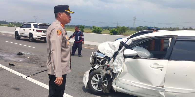 Akibat Parkir di Bahu Jalan, Terjadi Kecelakaan di KM 327