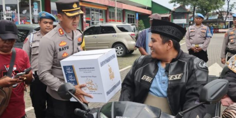 Penyandang Disabilitas Terima Tali Asih di Posyan Polres Pasuruan