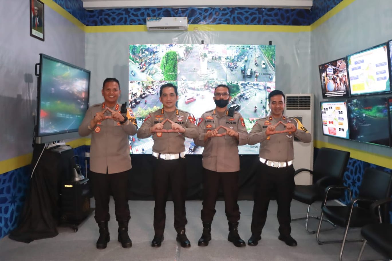 Kakor Sabhara Baharkam Polri Cek Pos Terpadu Terminal Purabaya