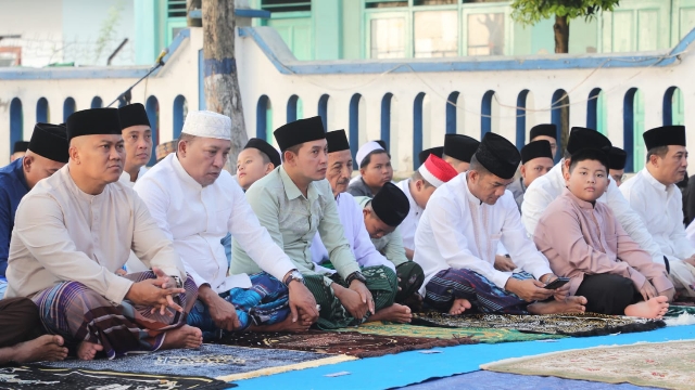 Bupati Sampang Gelar Sholat Idul Fitri 1444 H Di Pendopo Trunojoyo