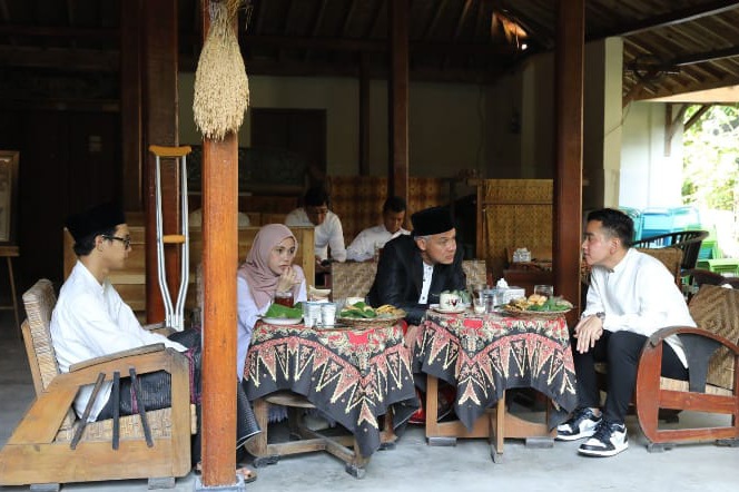 Sarapan Bareng Gibran Usai Shalat Ied, Ganjar; Cawapres ? Yang Penting Satu Visi