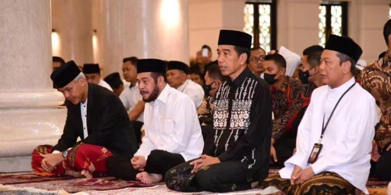 Presiden Jokowi dan Ibu Iriana Sholat Idul Fitri di Masjid Sheikh Zayed