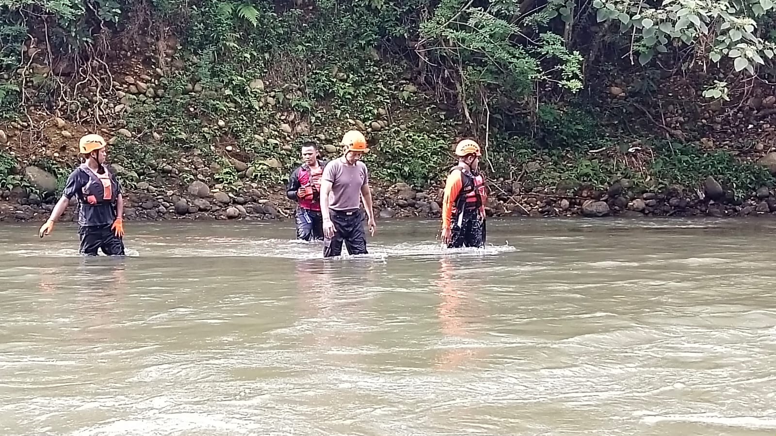 Mandi di Sungai, Warga Medono Pekalongan Tenggelam