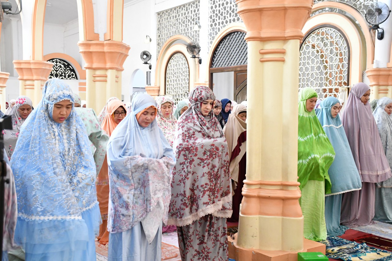 Di hari Kemenangan, Bupati Pekalongan Sambut Hari Lebaran Dengan Penuh Suka Cita