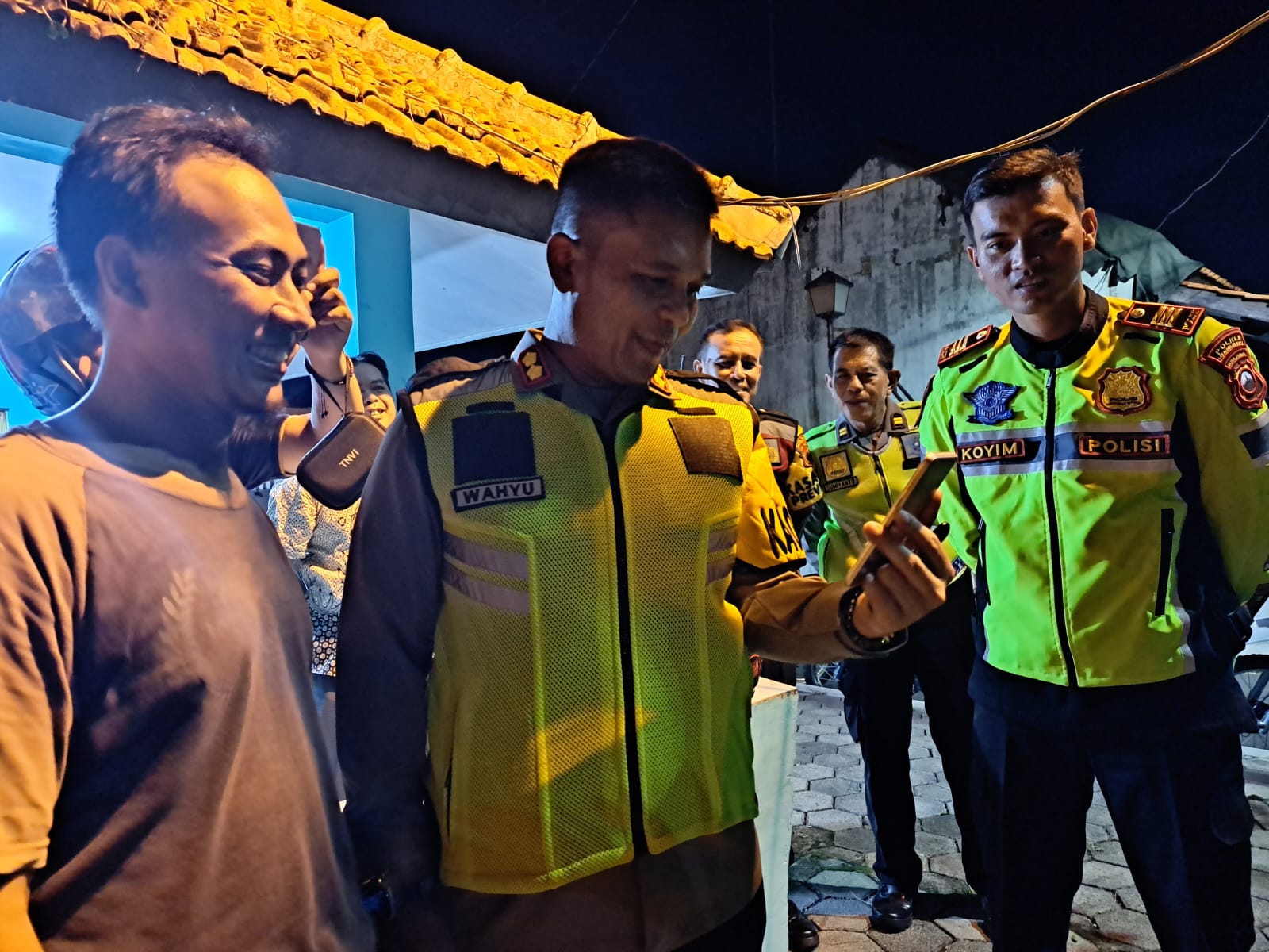 Jaga Rumah Warga Yang Mudik, Kapolres Pekalongan Kota Video Call