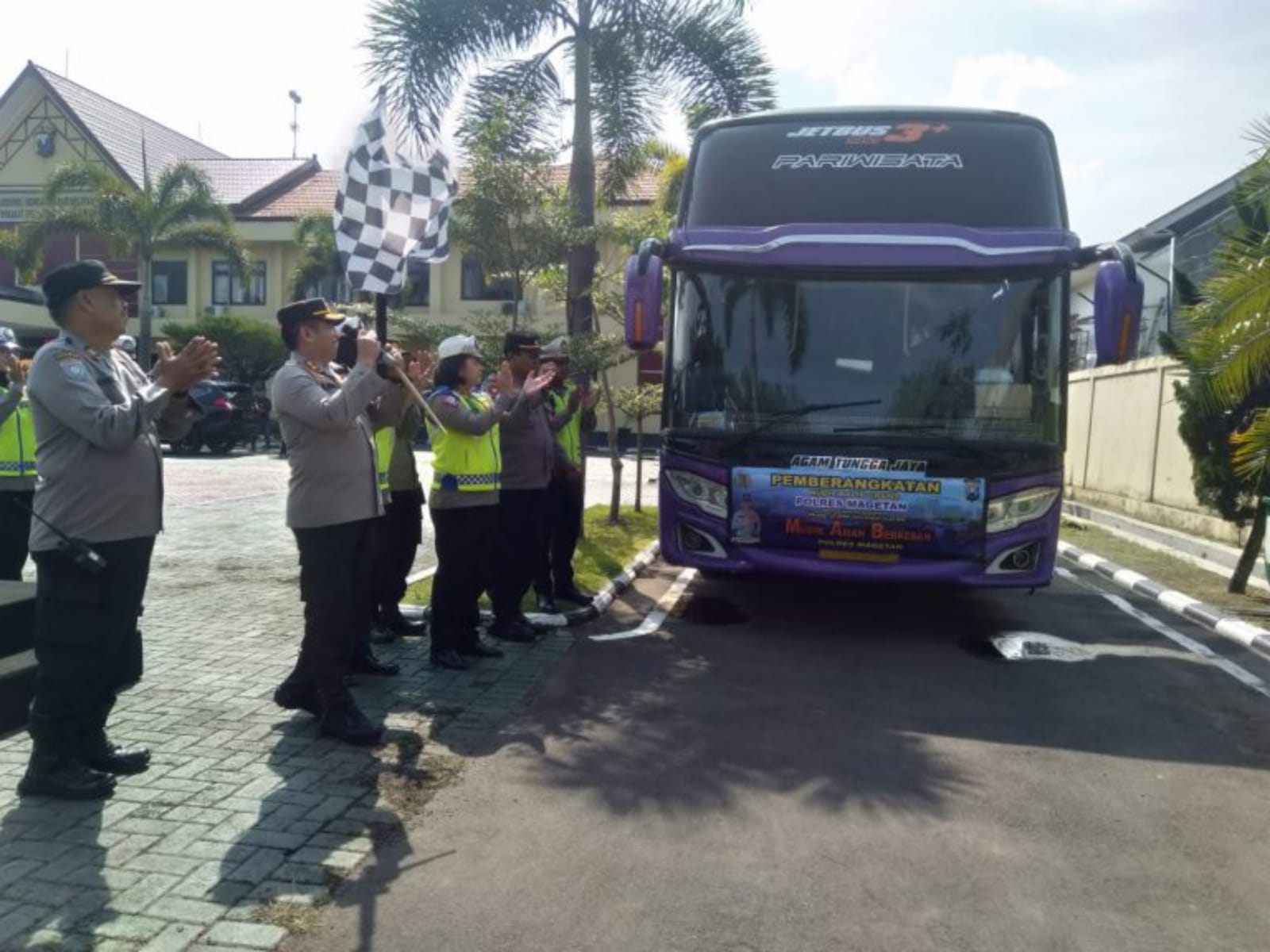 Pemberangkatan Arus Balik Gratis Dari Mapolres Magetan Lancar dan Aman