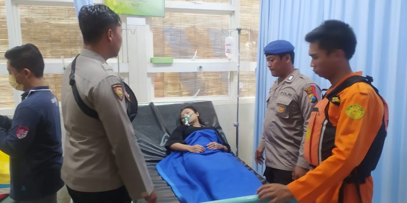 Polisi dan Tim Basarnas Berhasil Selamatkan Tiga Warga Yang Terseret Ombak di Pantai Payangan Jember