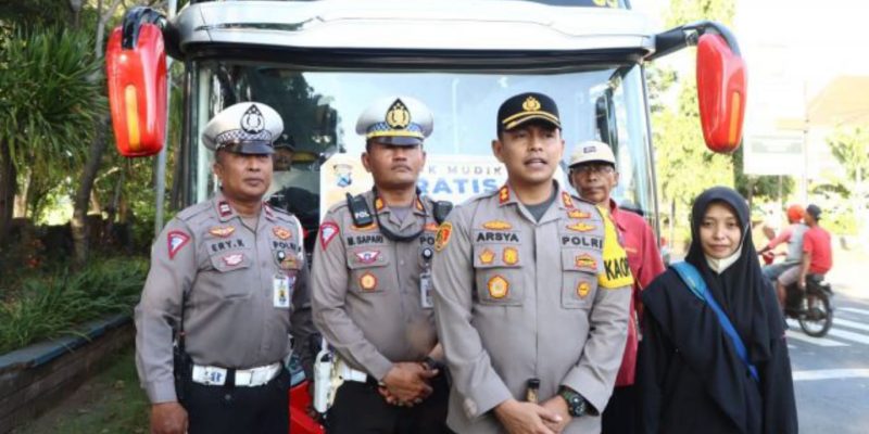 Kapolres Probolinggo Berangkatkan Dua Armada Bus Balik Mudik Gratis
