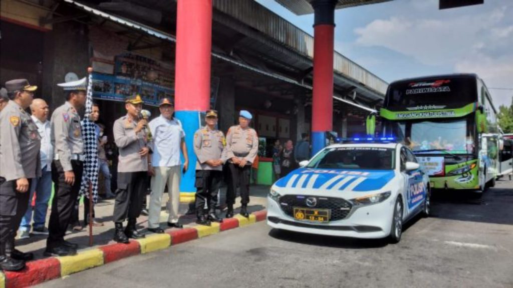 Polres Ngawi Berangkatkan 6 Armada Bus Balik Mudik Gratis Ke Jakarta