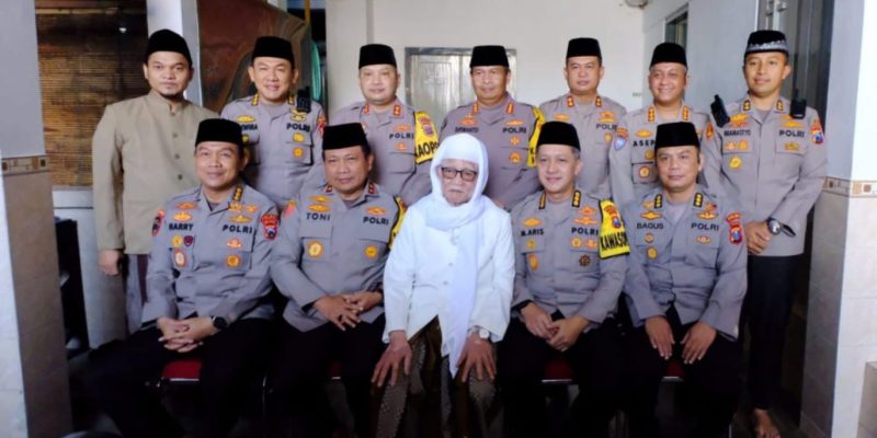 Pesan KH Anwar Mansyur Pengasuh Ponpes Lirboyo Kediri, Untuk Polri Saat Pam Ops Ketupat 2023